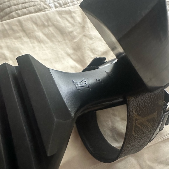 Sandals Louis Vuitton size 37 - Picture 4 of 4